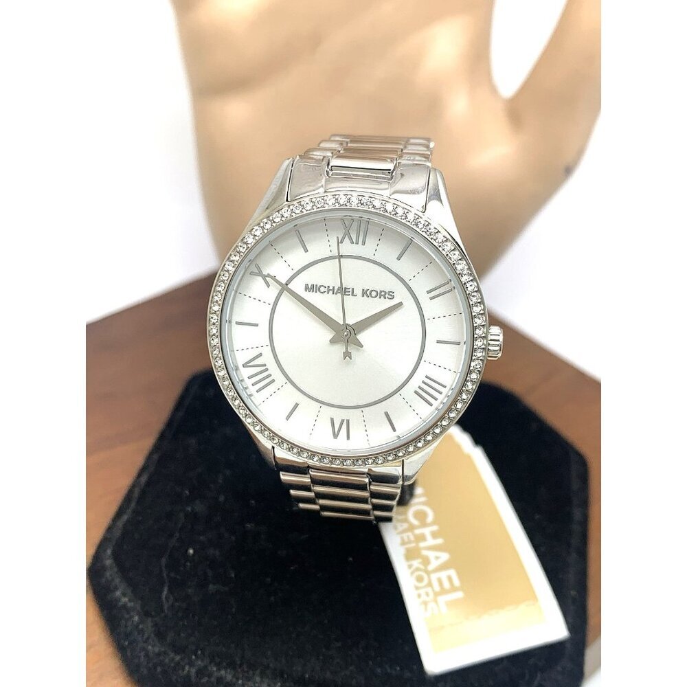 Michael Kors Women's Watch MK4857 Lauryn Quartz Silver Steel 33mm Jewelry Set